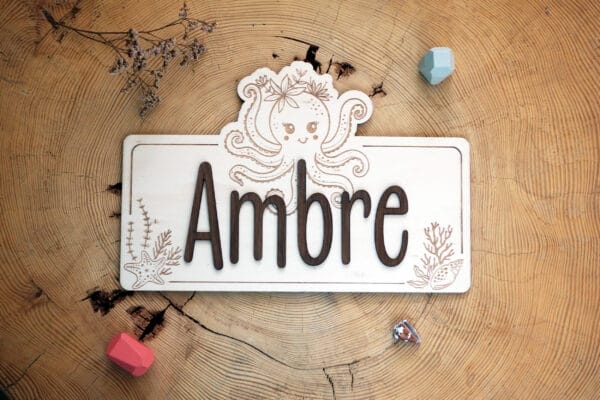 Pancarte de chambre en bois à mettre sur une porte, personnalisé avec prénom, animal et thème gravé.