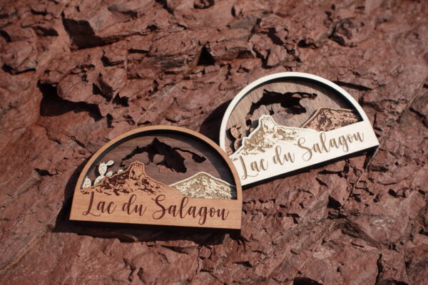 deux magnets en bois lac du salagou 3D multicouche