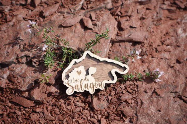 magnet lac du salagou coeur Herault tourisme décoration en bois artisanat