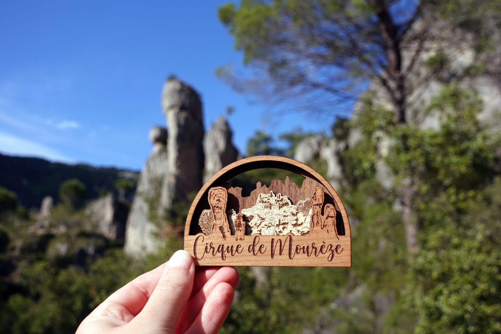 Magnet du Cirque de Moureze en bois fabrication-magnet-bois-cirque-moureze