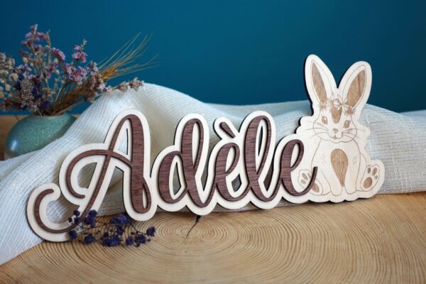 Prénom lettres en bois découpées pour décoration murale personnalisée de chambre bébé.