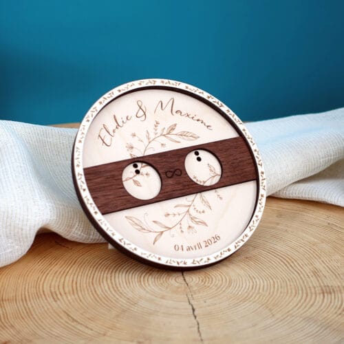 Porte-alliance en bois personnalisé gravé avec prénoms des mariés et date de mariage, création artisanale française
