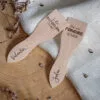 Lot de 2 spatules à raclette en bois personnalisées avec gravure de prénoms et phrases humoristiques pour couple ou crémaillère.